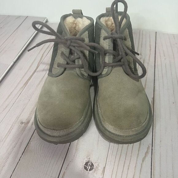 UGG Gray Ankle Boots Kids Sz 13 Little Boy/Girl - Picture 9 of 9